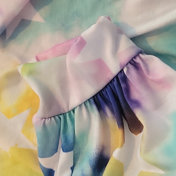 Colorful star top with open shoulders NWOT - Picture 5 of 5